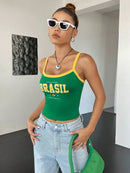SHEIN EZwear Camiseta Cortada com Mangas Raglan e Acabamento Contrastante com Letra Gráfica Brasil Verde