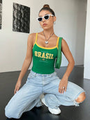 SHEIN EZwear Camiseta Cortada com Mangas Raglan e Acabamento Contrastante com Letra Gráfica Brasil Verde